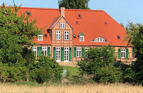 Hof Redentin Apartment | Inviting Rabbit Pit - Redentin Manor House Awaits You