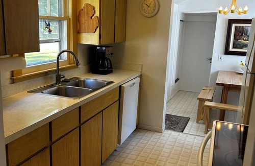 Walloon Lake Cottage | Cozy Rabbit Run Cottage: Family-Friendly Retreat in Walloon