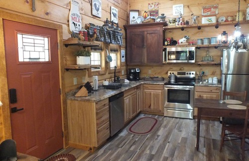 Cosby Cabin | Rabbits Nest: Embrace Nature with Spa and Hot Tub Retreat