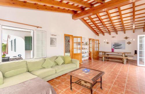 Cap d'en Font House | Discover Racó Blau: 4-Star Retreat with Pool & Pet-Friendly