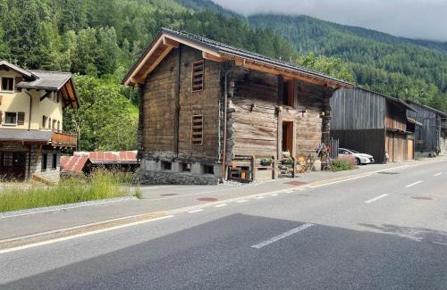 Orsieres House | Top-Rated Raccard rénové: Family-Friendly Retreat Awaits