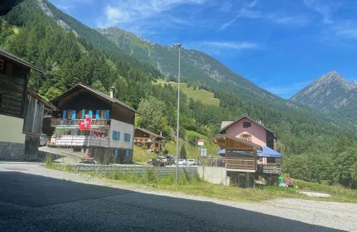 Orsieres House | Top-Rated Raccard rénové: Family-Friendly Retreat Awaits