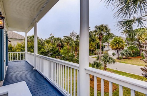 Sunset Point House | Experience Race to Folly: Family & Pet-Friendly Retreat