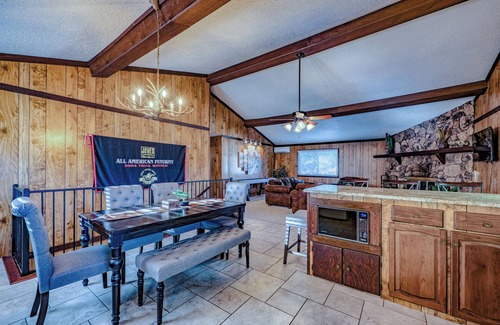 Ruidoso Downs Cabin | Racetrack Cabin Escape - RV Hookup