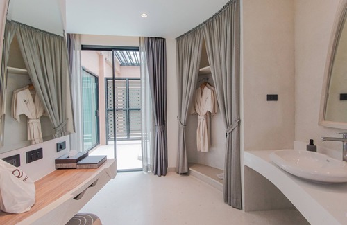 Na Muang Hotel | Discover Rachabhura Hotel: Family-Friendly with a Pool