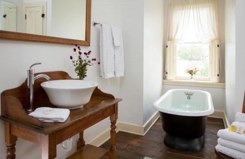 Downtown Baltimore Bed & Breakfast | Experience Rachael's Dowry Bed and Breakfast: Eco-Friendly Retreat