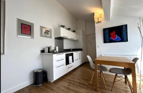 Part Dieu - Bir Hakeim Apartment | Rachais - CI - Lyon 2 - Quiet comfortable and bright studio in Garibaldi