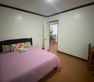 Silang House | Cozy Rachel’s Bed and Breakfast: Family-Friendly Comfort