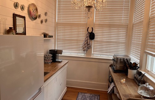 Gastonia House | Relax at Rachel’s Place with Breakfast Included