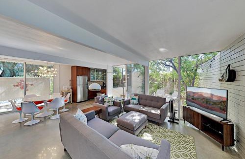 Palm Springs Villa | Racquet Club Cottage: Family Paradise with Pool & Hot Tub