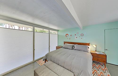 Palm Springs Villa | Racquet Club Cottage: Family Paradise with Pool & Hot Tub