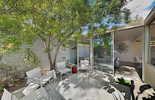 Palm Springs Villa | Racquet Club Cottage: Family Paradise with Pool & Hot Tub