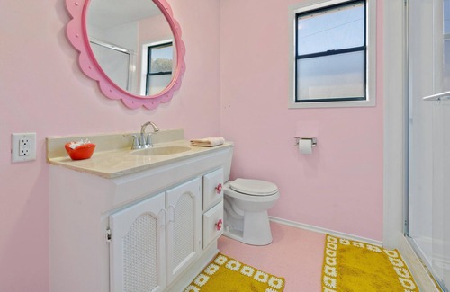Lacy-Lakeview House | Rad, Pink A-Frame 10 min Magnolia + Baylor in Waco, TX