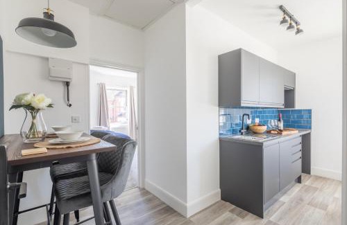 Wolverton Apartment | Discover Radcliffe Studios - Guest Rated 9/10 for Comfort