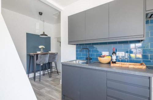 Wolverton Apartment | Discover Radcliffe Studios - Guest Rated 9/10 for Comfort