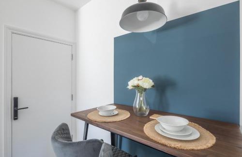 Wolverton Apartment | Discover Radcliffe Studios - Guest Rated 9/10 for Comfort