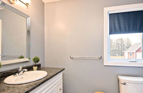 Bluewater Cottage | Rader's Haven Airy LakeView