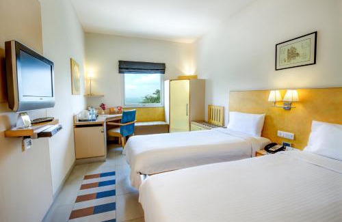 Phase 2 Hotel | Discover Radha Hometel: Family-Friendly with Great Amenities