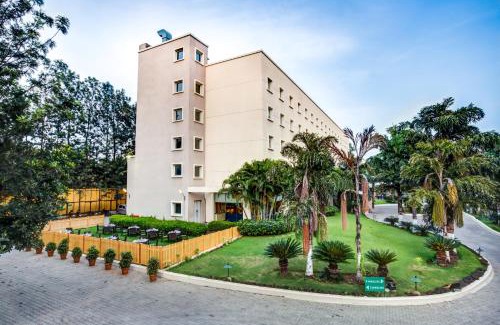 Phase 2 Hotel | Discover Radha Hometel: Family-Friendly with Great Amenities
