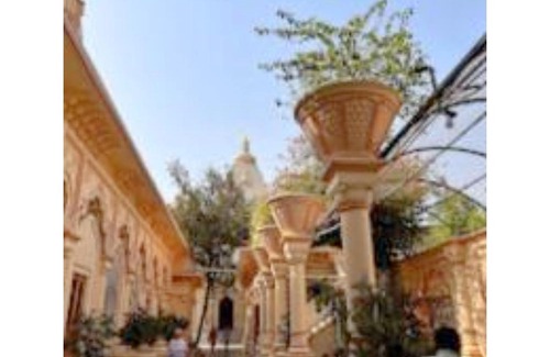 Vrindavan House | Discover Radha Kunj: Family-Friendly Retreat in Vrindavan