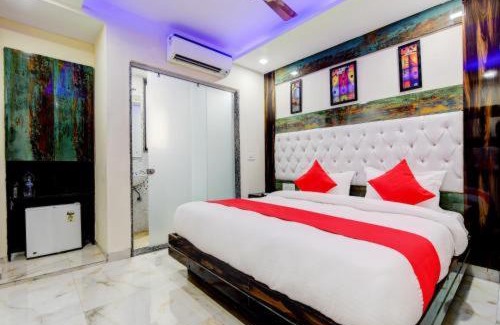Vrindavan Apartment | Radhe Kripa Niwas: Family-Friendly Hotel with Pool & Breakfast