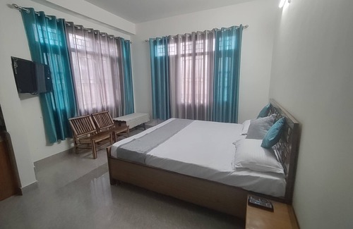 Shimla House | Family-Friendly Retreat at Radhe Krishna Home Stay Shimla