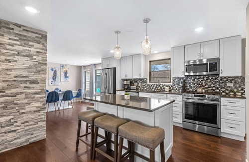 Wasco House | Radiance: 4 Bedrooms, Guest Rated 9.8 & Pet Friendly