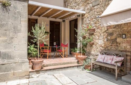 Radicondoli Apartment | Family-Friendly Retreat at Radicondoli House, 4-Star Stay