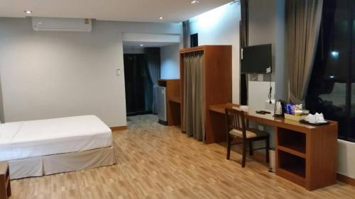 Nakhon Si Thammarat Hotel | Relax at Radina Residence: Family-Friendly Retreat