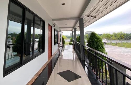 Nakhon Si Thammarat Hotel | Relax at Radina Residence: Family-Friendly Retreat