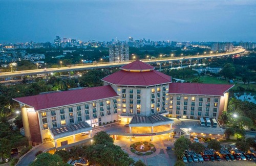 Dhaka Hotel | Elegant Radisson Blu Dhaka Water Garden with Spa & Pool