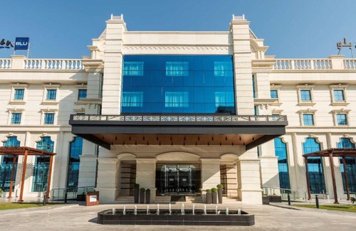 Al Jerf 2 Hotel | Discover Radisson Blu Hotel, Ajman: 5-Star Oceanfront Oasis