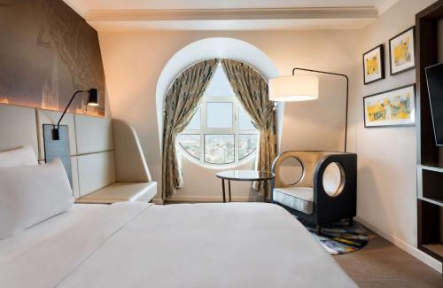 Statiekwartier Hotel | Discover Radisson Blu Hotel in Antwerp with Pool & Dining