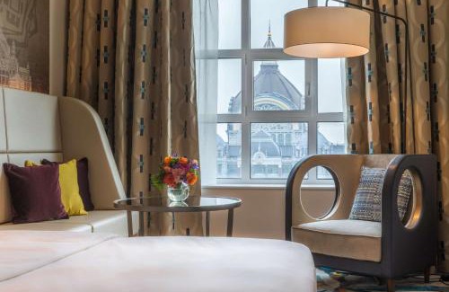 Statiekwartier Hotel | Discover Radisson Blu Hotel in Antwerp with Pool & Dining