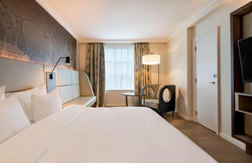 Statiekwartier Hotel | Discover Radisson Blu Hotel in Antwerp with Pool & Dining