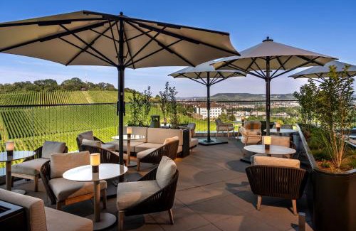 Feuerbach-Ost Hotel | Pet-Friendly Retreat at Radisson Blu Porsche Design Tower