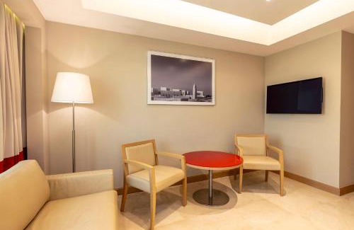 Al Muntazah Hotel | Discover the Radisson Blu Hotel, Doha: 5-Star Oceanfront Retreat