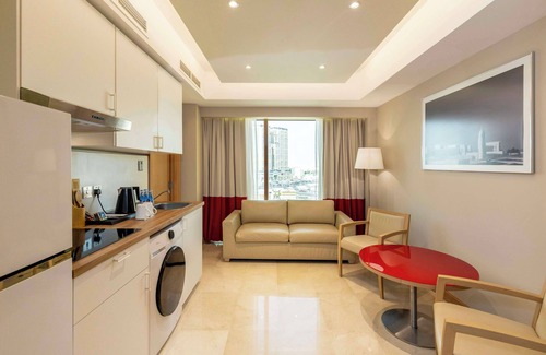 Al Muntazah Hotel | Experience the Elegance of Radisson Blu Hotel Doha