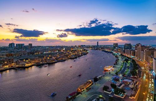 Al Rigga Hotel | Elegant Stay at Radisson Blu Hotel, Dubai Deira Creek