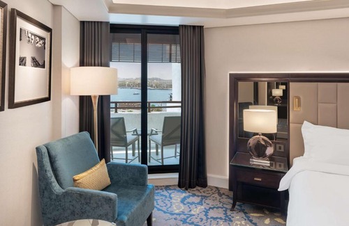 Al Rigga Hotel | Elegant Stay at Radisson Blu Hotel, Dubai Deira Creek