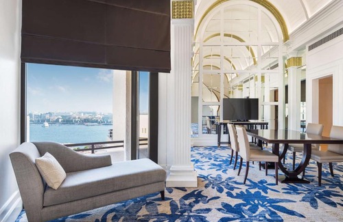 Al Rigga Hotel | Elegant Stay at Radisson Blu Hotel, Dubai Deira Creek