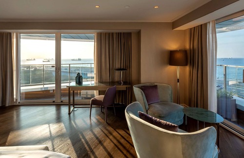 Zeytinburnu Hotel | Elegant Radisson Blu Hotel in Istanbul with Spa & Pool