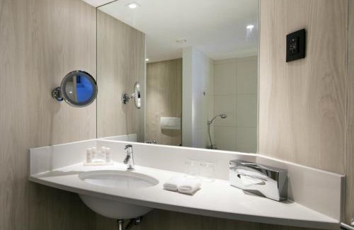 Fabron Hotel | Discover Radisson Blu Hotel Nice: Beachfront Oasis Awaits