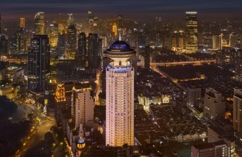 Downtown Shanghai Hotel | Elegant Radisson Blu Hotel Shanghai New World - 5-Star Stay