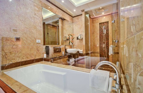 Kaushambi Hotel | Discover Radisson Blu Kaushambi Delhi NCR: 5-Star Retreat