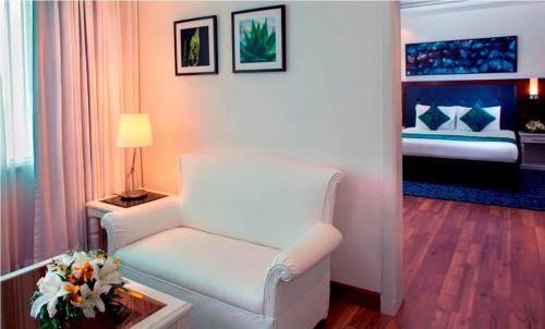 Kochi Hotel | Elegant Radisson Blu Kochi with Pool and Spa Amenities