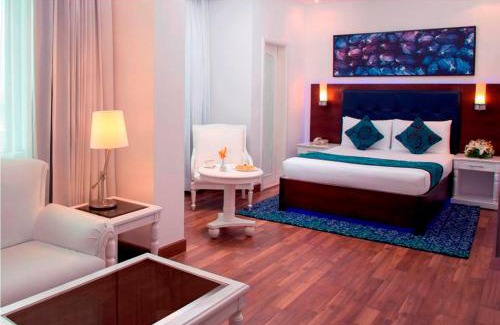 Kochi Hotel | Elegant Radisson Blu Kochi with Pool and Spa Amenities
