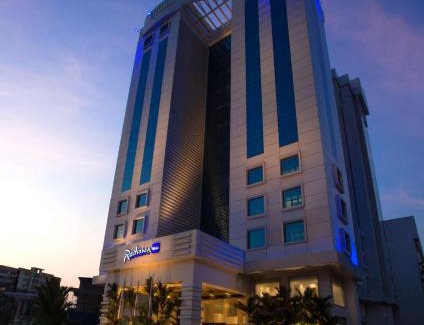 Kochi Hotel | Elegant Radisson Blu Kochi with Pool and Spa Amenities