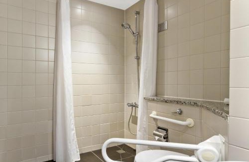 Ringway Hotel | Discover Radisson Blu Manchester Airport: 4-Star Comfort Awaits