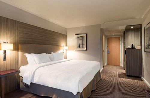 Ringway Hotel | Discover Radisson Blu Manchester Airport: 4-Star Comfort Awaits